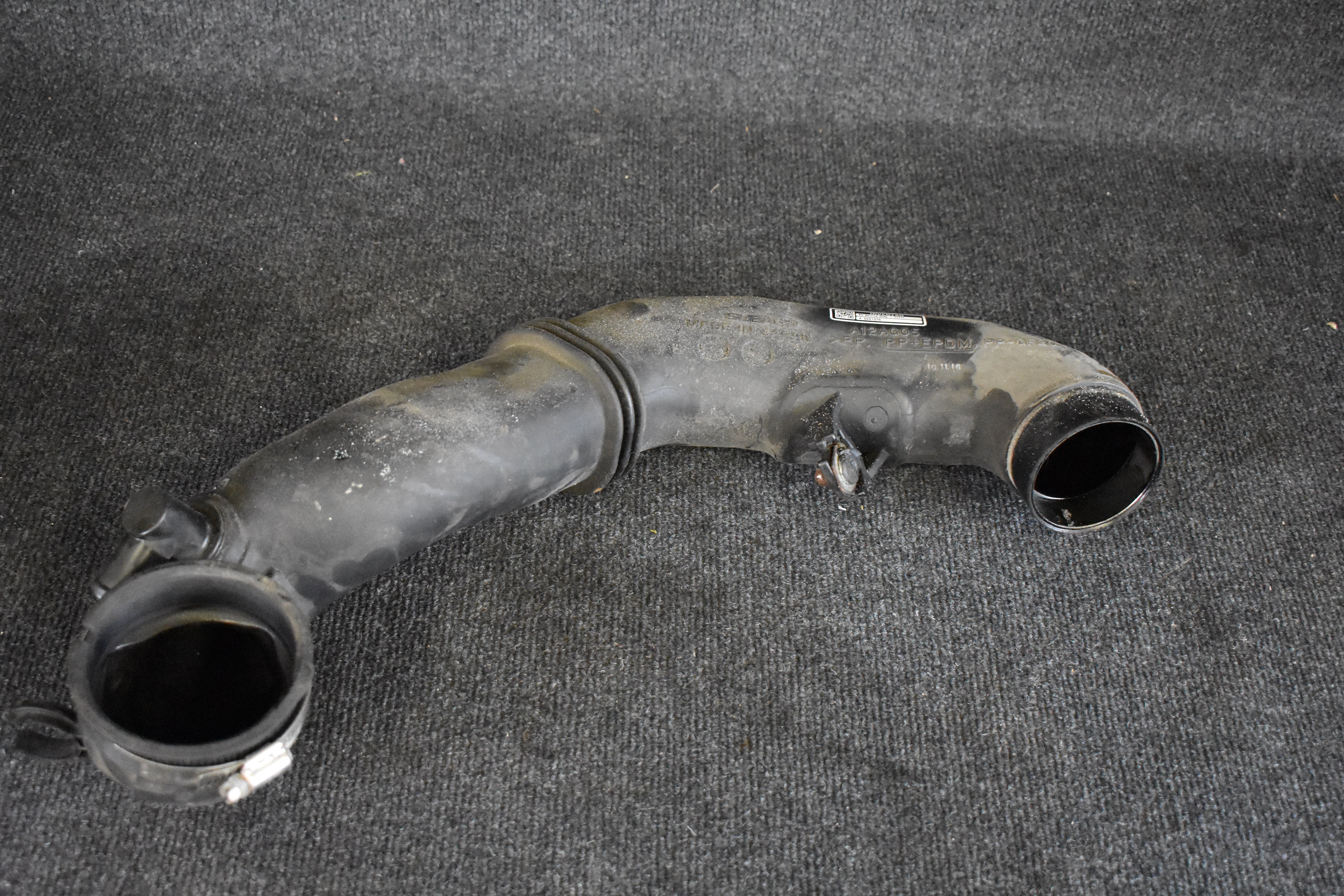 Subaru Forester A12AG05 Ladeluftschlauch Druckschlauch
