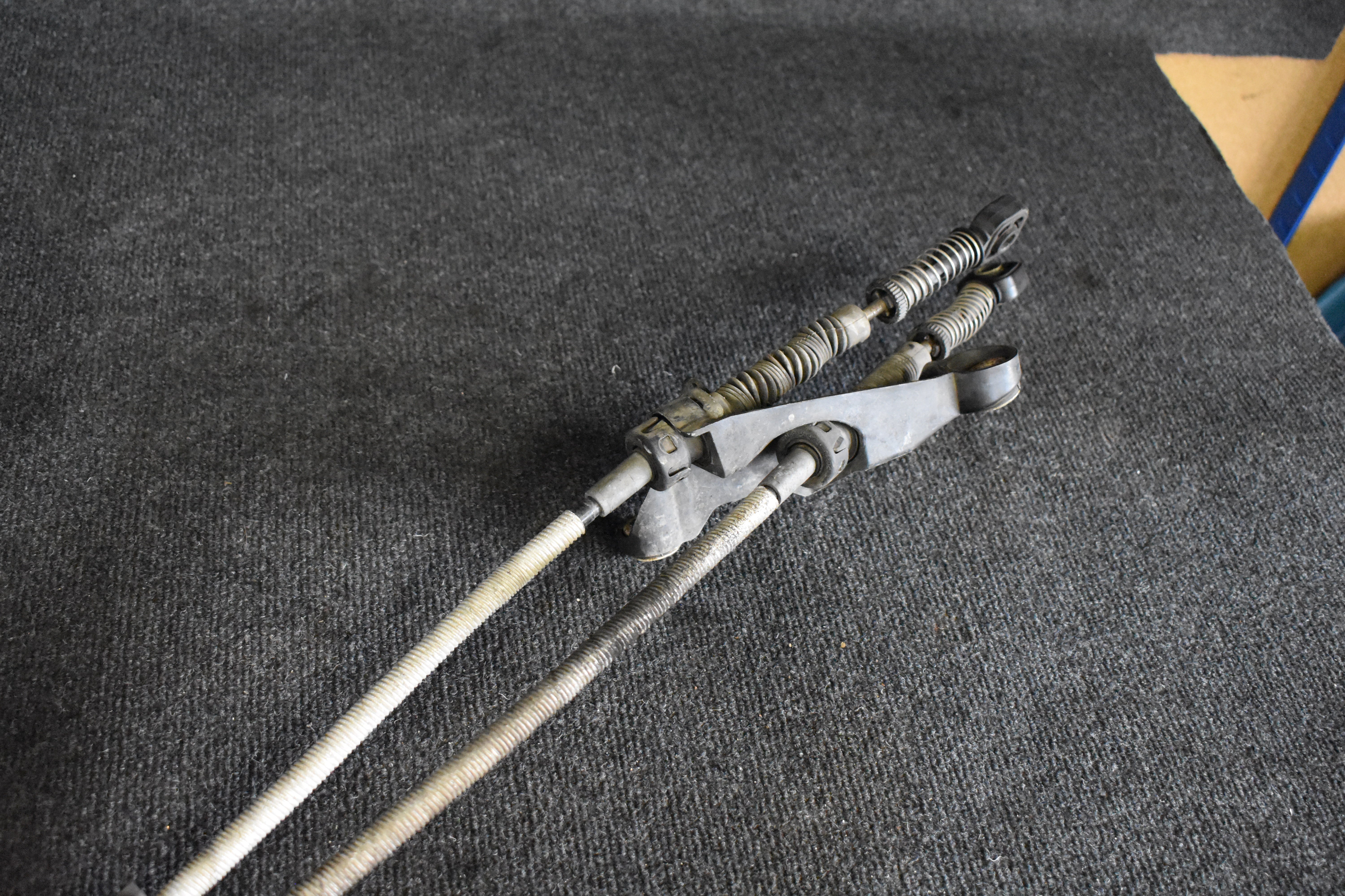 Volkswagen Polo Schaltseileeinheit 6Q0711061E