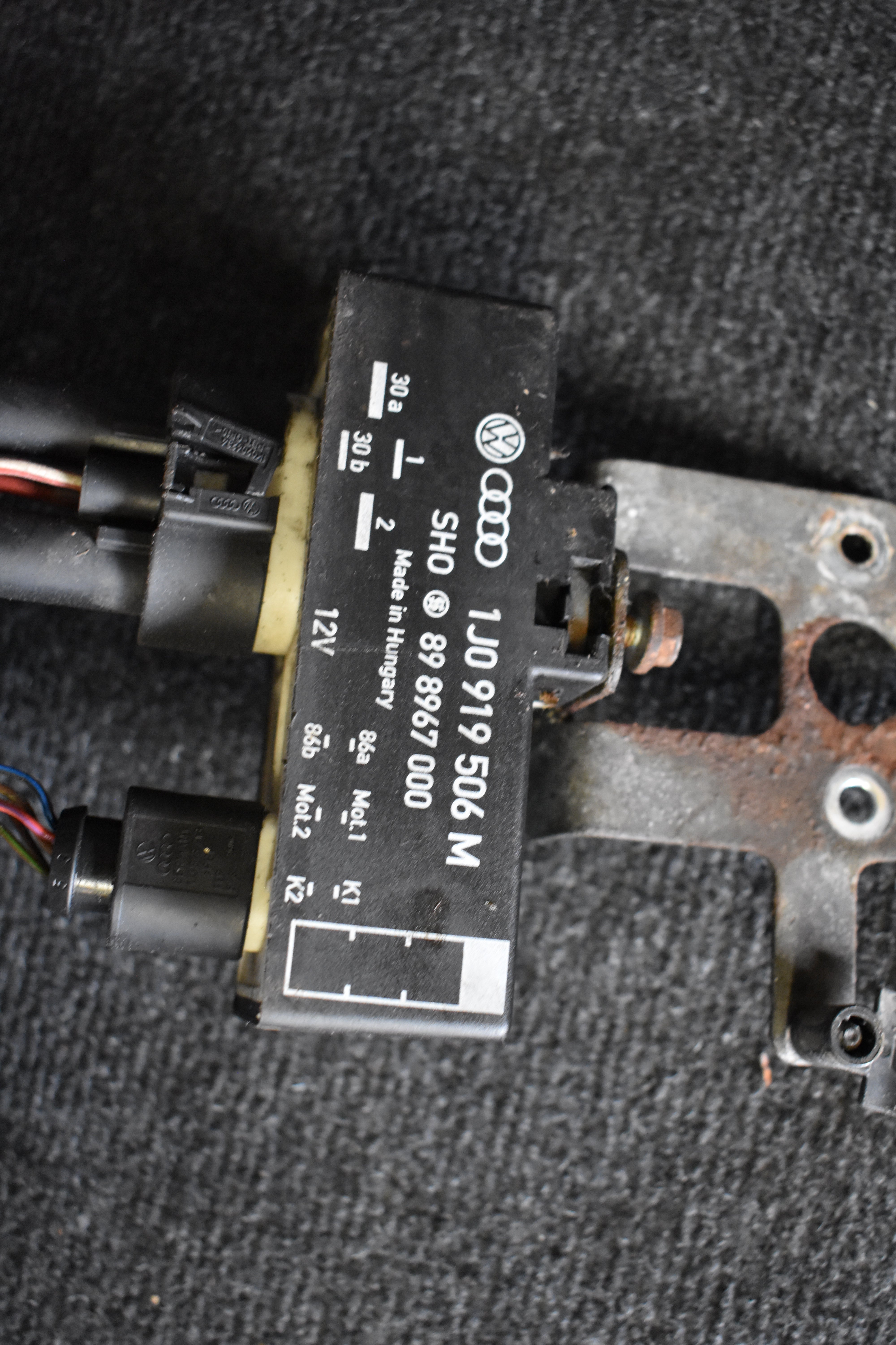 Volkswagen Polo SERVOPUMPE / Lüftersteuergerät 6R1423051D / 1J0919506M