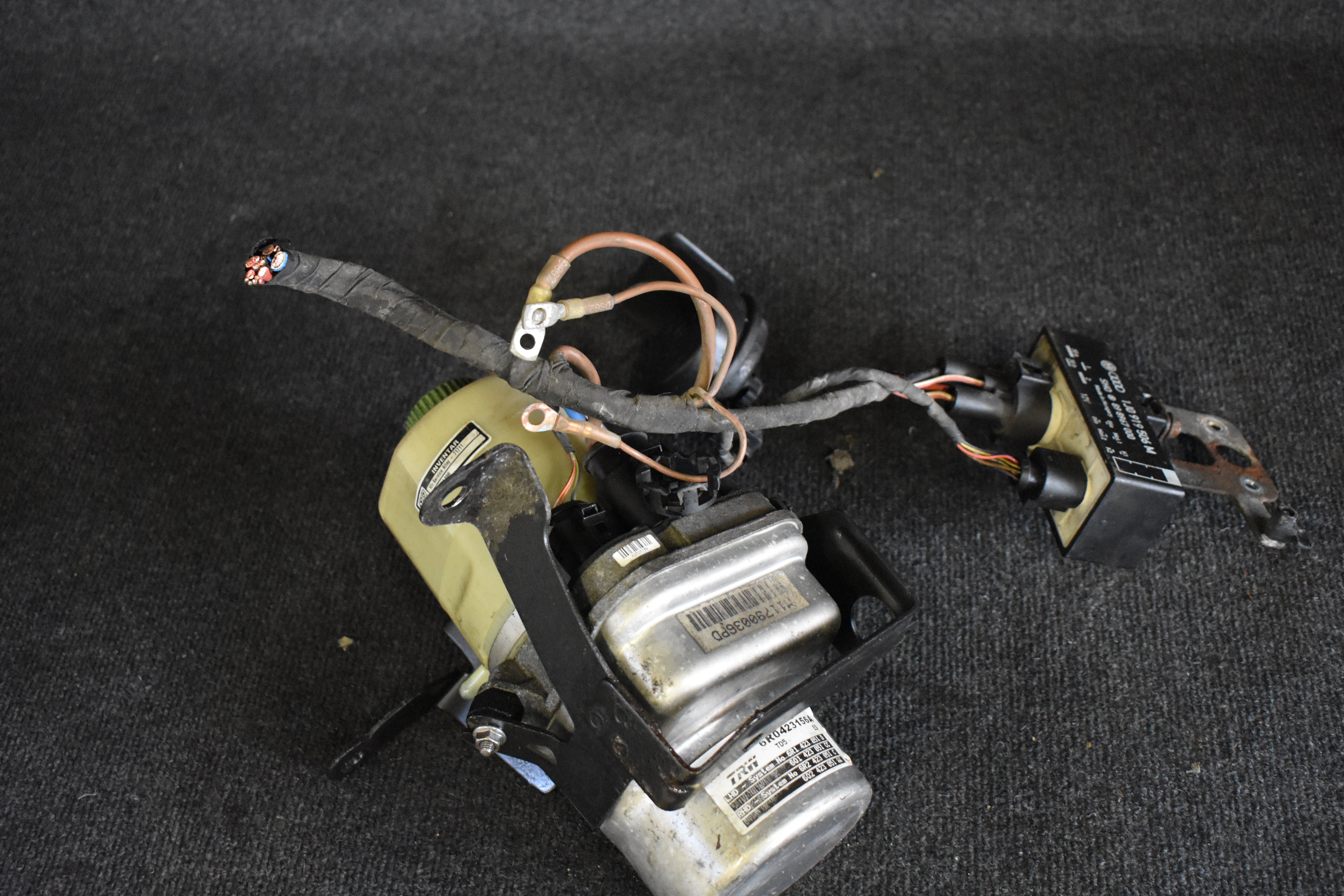 Volkswagen Polo SERVOPUMPE / Lüftersteuergerät 6R1423051D / 1J0919506M