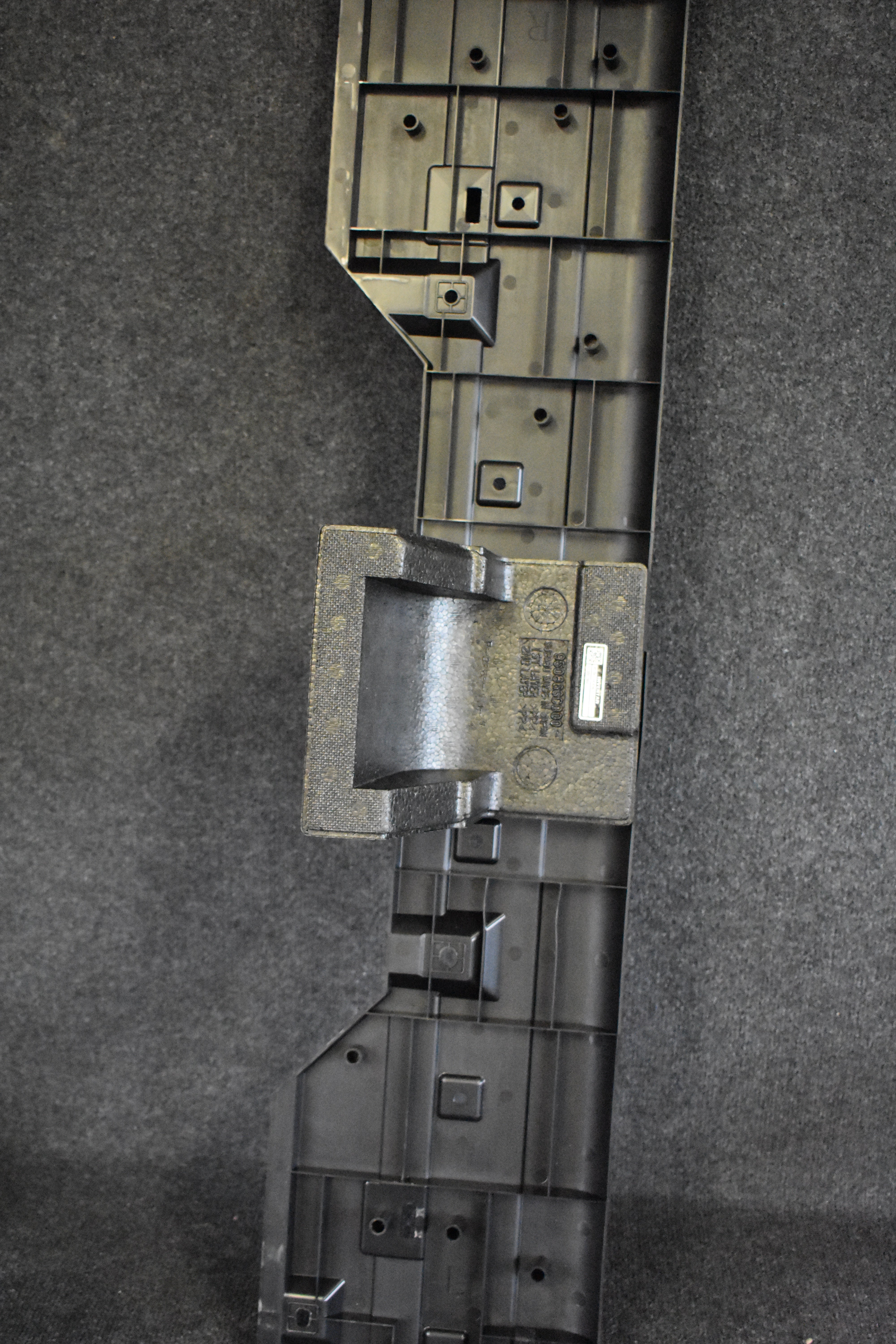 Subaru Forester 95086SC000 Halterung für Stau Fach im Kofferraumboden