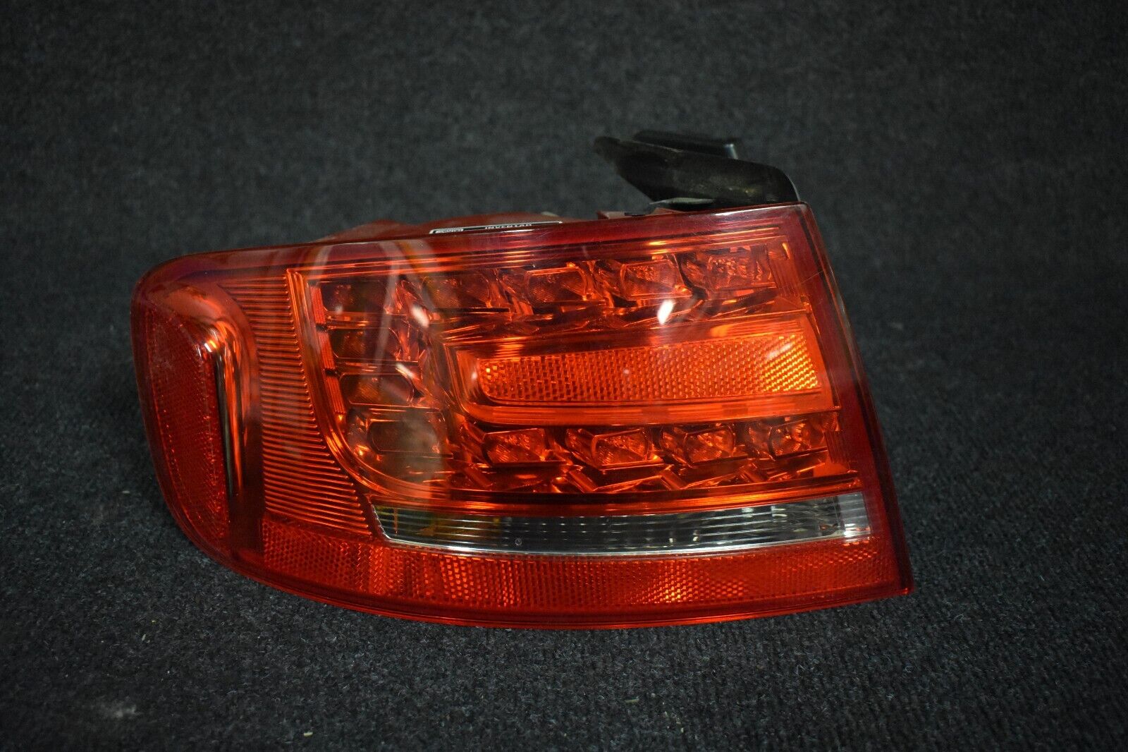 Audi A4 B8 1.8 2.0 TFSI TDI Rückleuchte Rücklicht Außen Links 8K5945095K