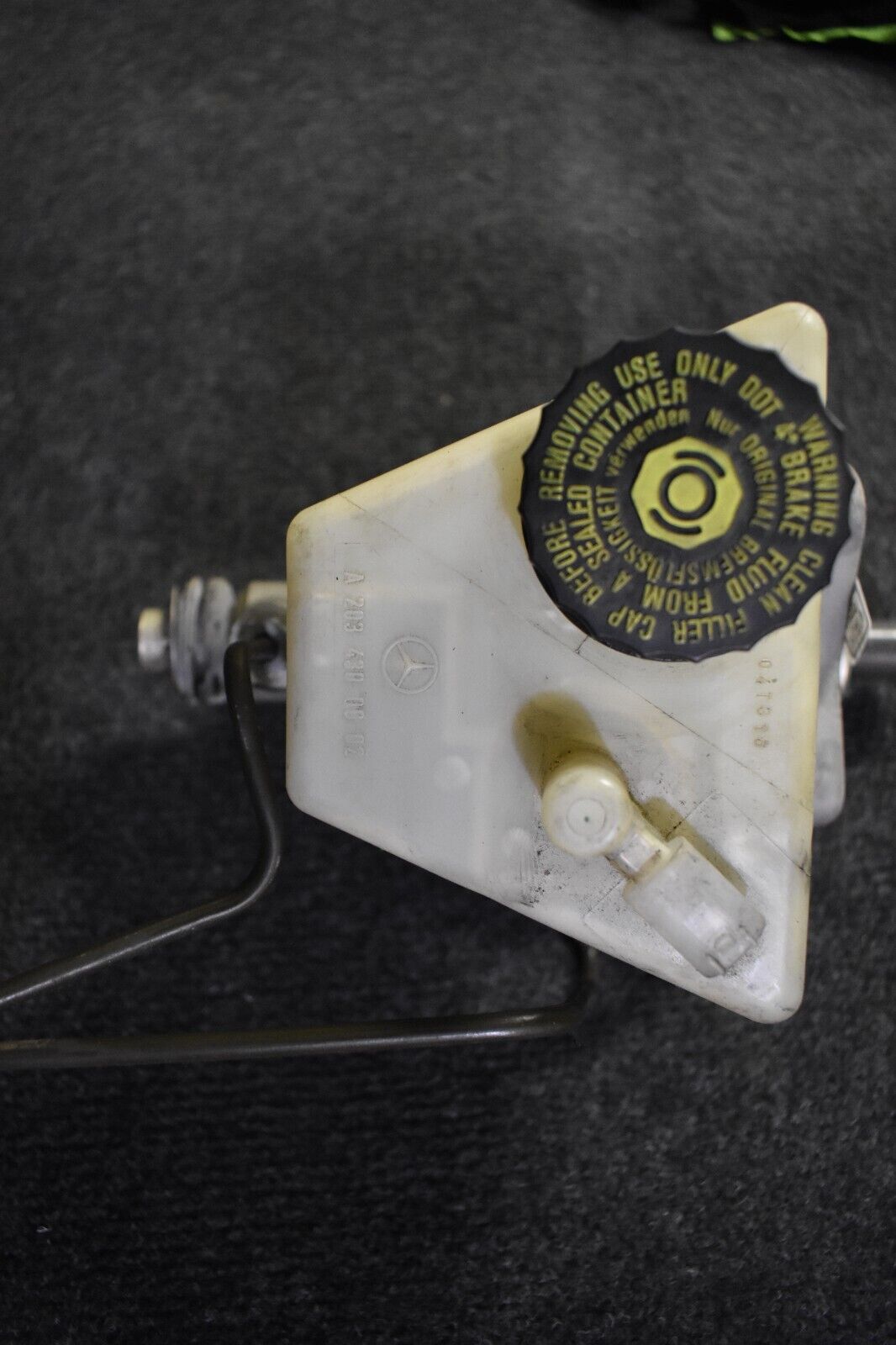 Mercedes Benz W203 C320 CDI Hauptbremszylinder Bremse A0054309801 A2034300002